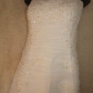 WEDDING GOWN White NEW Sleeveless with Train SIZE 5